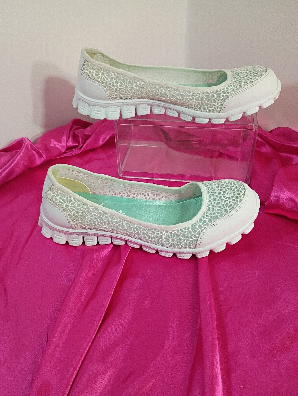 Skechers EZ Flex2 Sweetpea Women's SZ 10W  White Memory Foam Ballet Flats .